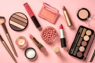 Machiajul cu efect natural câștigă teren. De ce blush-ul, bronzerul și iluminatorul cremos sunt tot mai populare