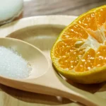 Grăsimea de pe aragaz poate fi curățată și cu ingrediente din bucătărie. Amestecul simplu pe care îl poți prepara acasă